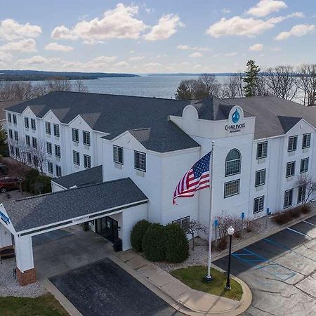 Charlevoix Inn & Suites Surestay Collection By Best Western Kültér fotó