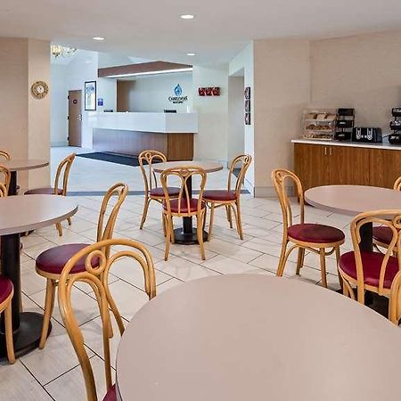 Charlevoix Inn & Suites Surestay Collection By Best Western Kültér fotó