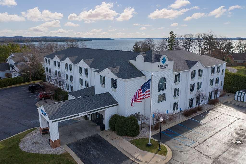 Charlevoix Inn & Suites Surestay Collection By Best Western Kültér fotó
