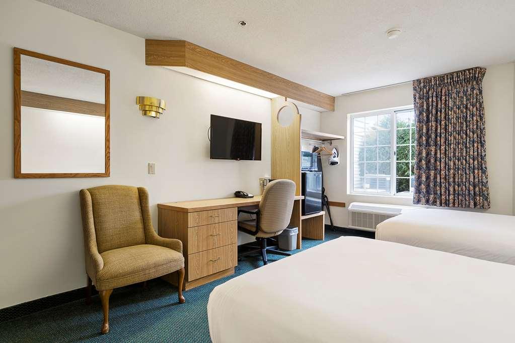 Charlevoix Inn & Suites Surestay Collection By Best Western Szoba fotó