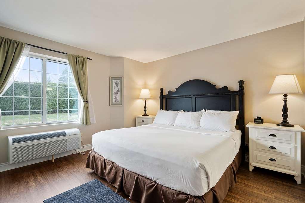Charlevoix Inn & Suites Surestay Collection By Best Western Szoba fotó