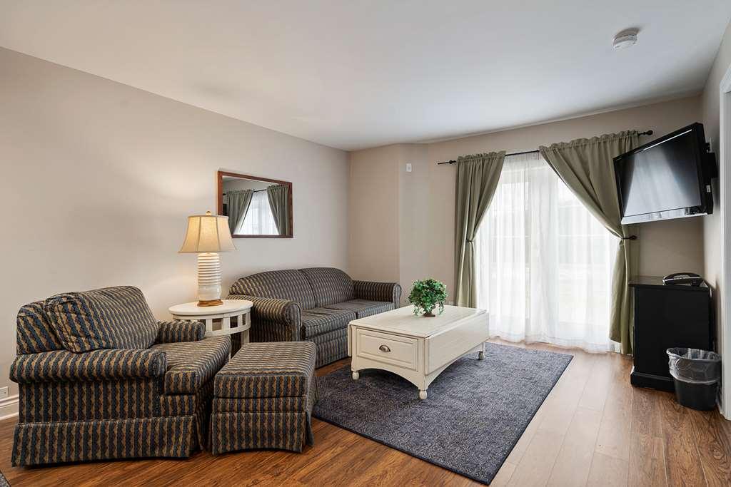 Charlevoix Inn & Suites Surestay Collection By Best Western Szoba fotó