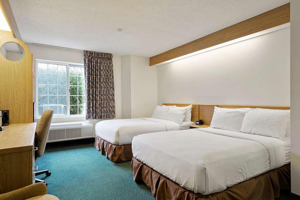 Charlevoix Inn & Suites Surestay Collection By Best Western Szoba fotó