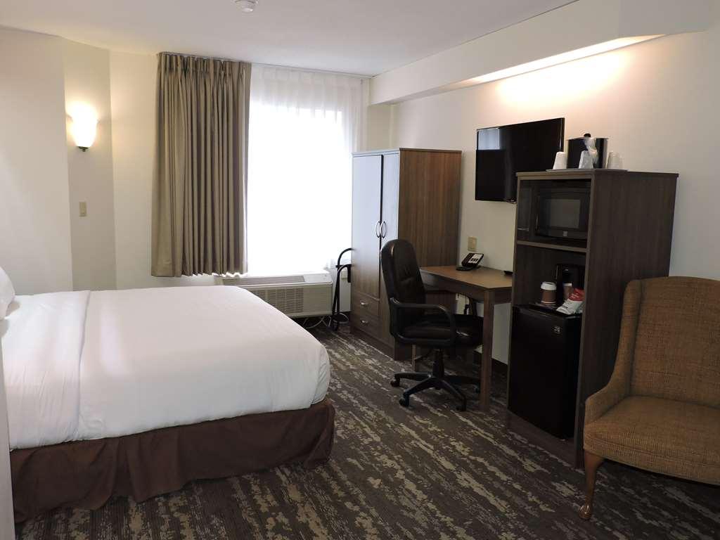 Charlevoix Inn & Suites Surestay Collection By Best Western Szoba fotó